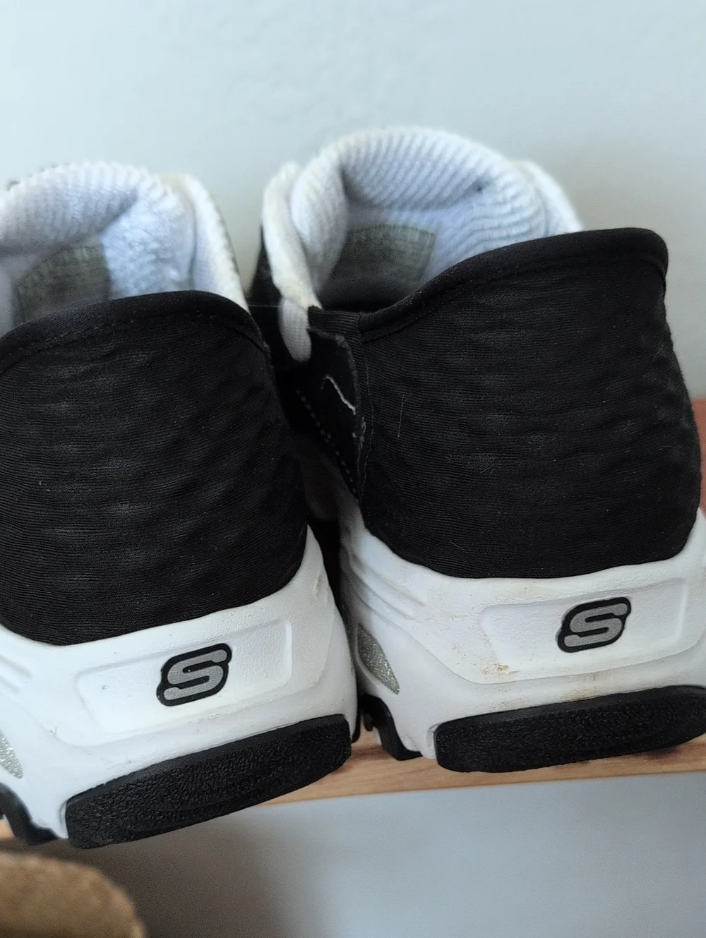 Skechers Slip In DLite's Fan Girl Black and White  Athletic Sneakers Size 8